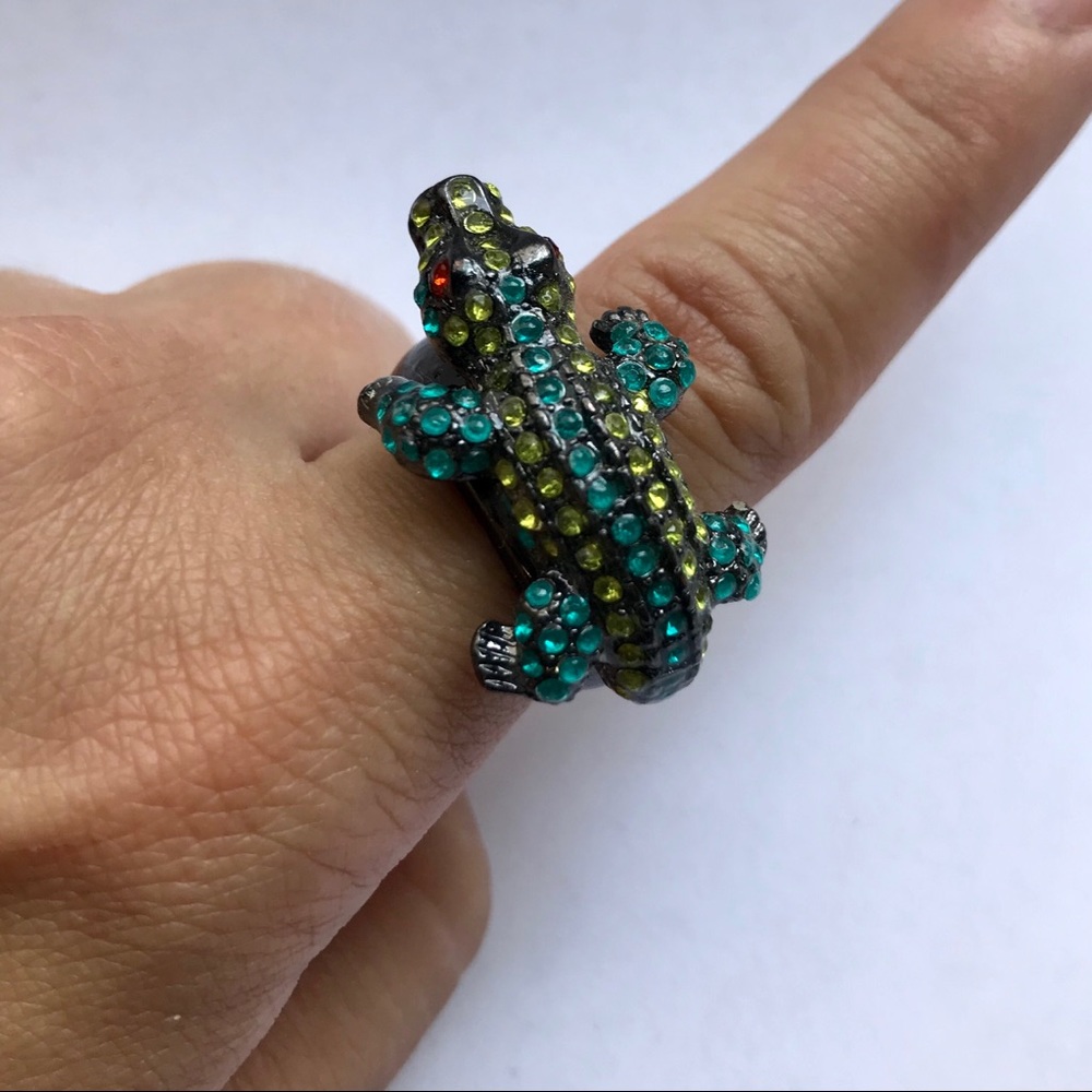 Fashion ring- alligator